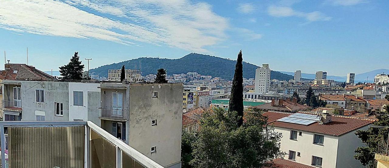 Captivating 15 Sleeps 4 Guests Appartement Split