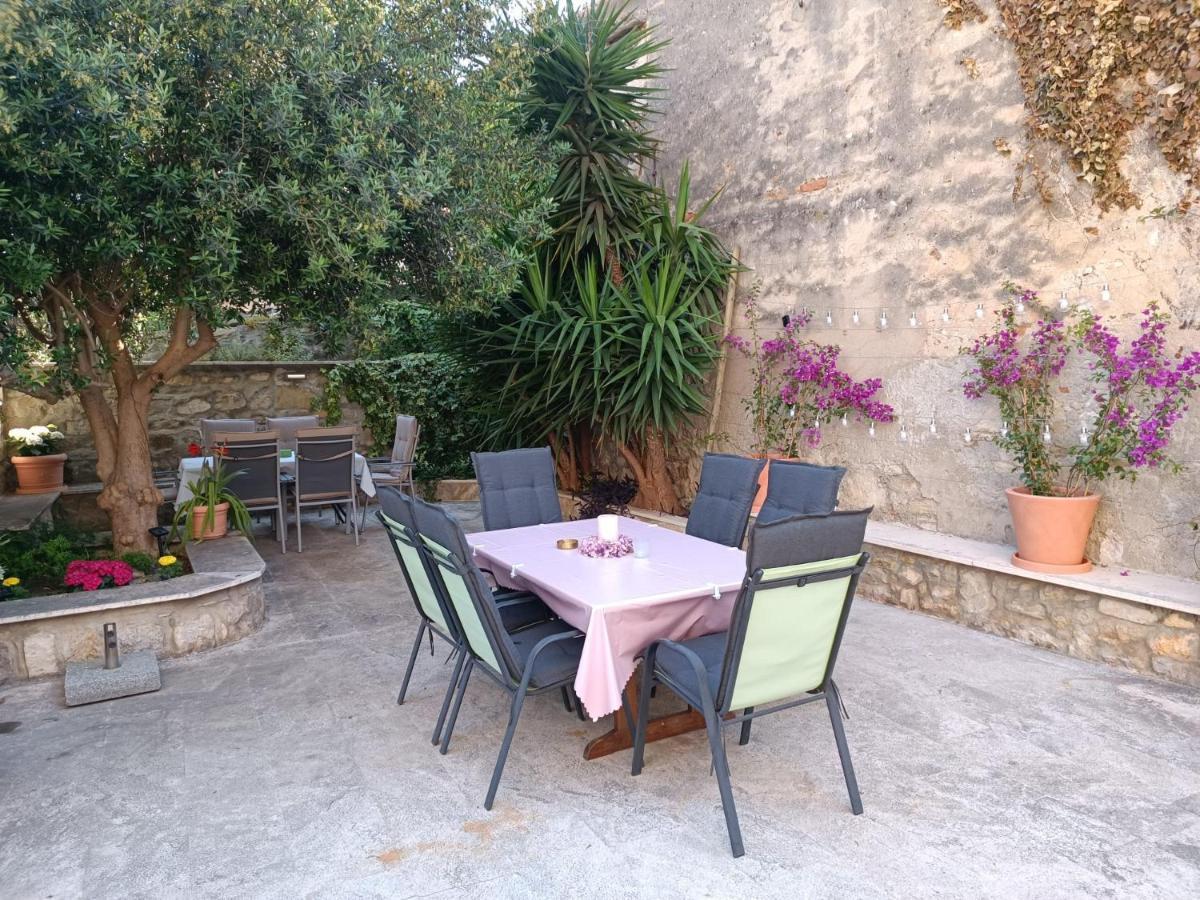 Diocletian Garden Centar Apartment *