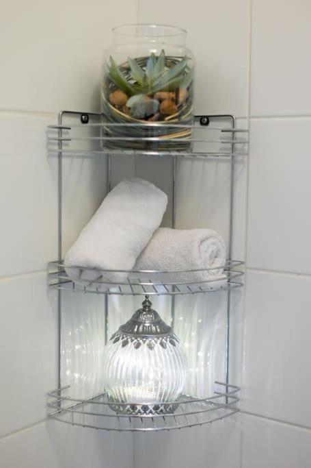 Bella Vista - Cozy With Easy Check-in And Free Parking Apartment