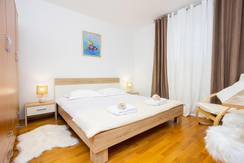 Apartment Bella Vista - Cozy With Easy Check-in And Free Parking Split