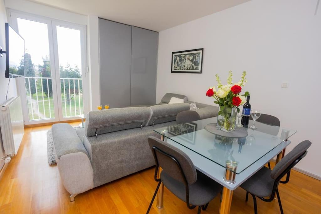 Bella Vista - Cozy With Easy Check-in And Free Parking Split