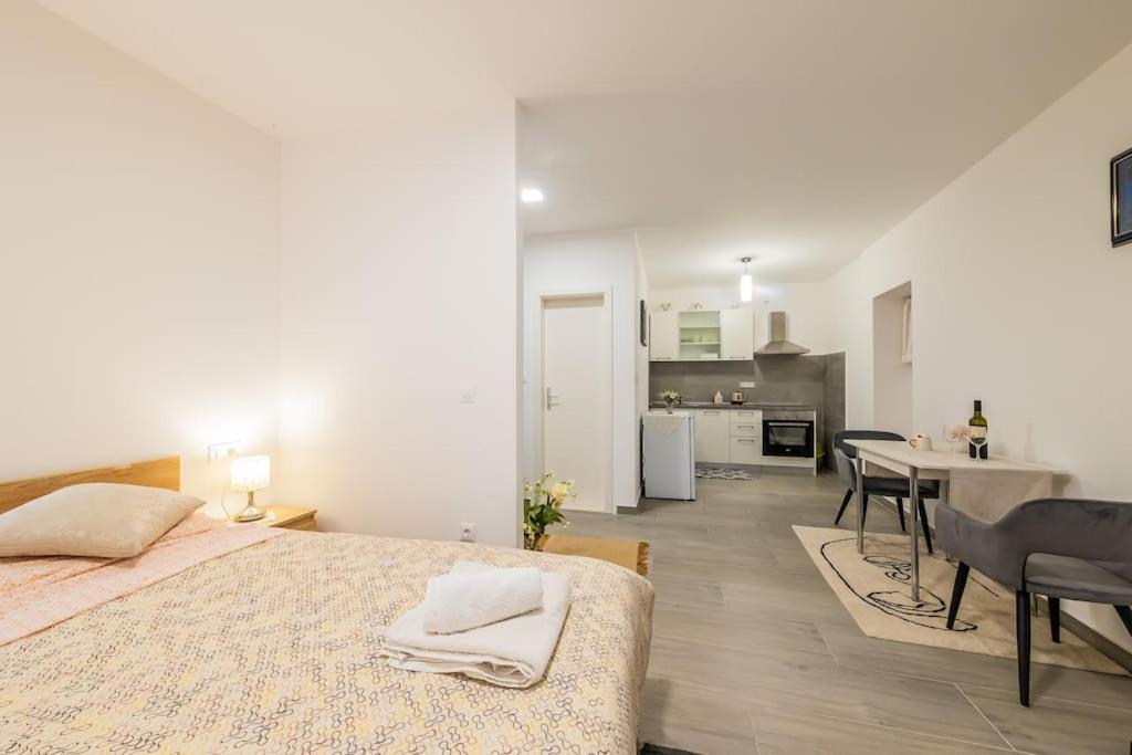 Bozena's Studio Apartamento *