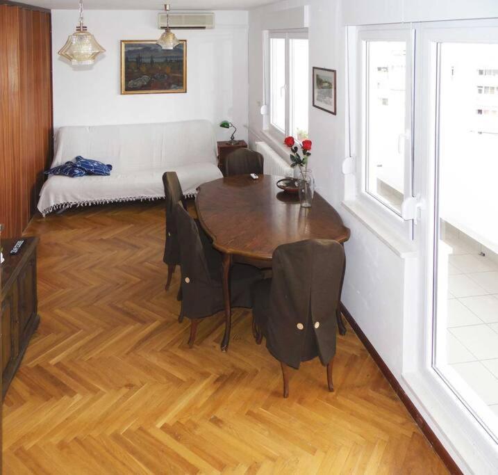 Eurit Shown In Detail Apartment *