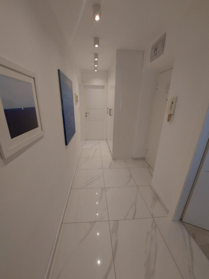 Daria Apartment Split