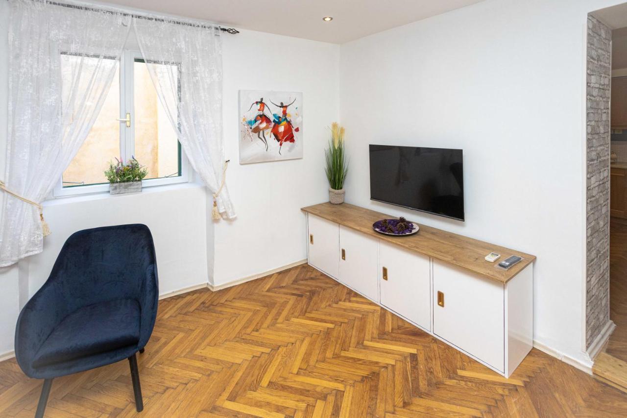 Daloro Apartment Split