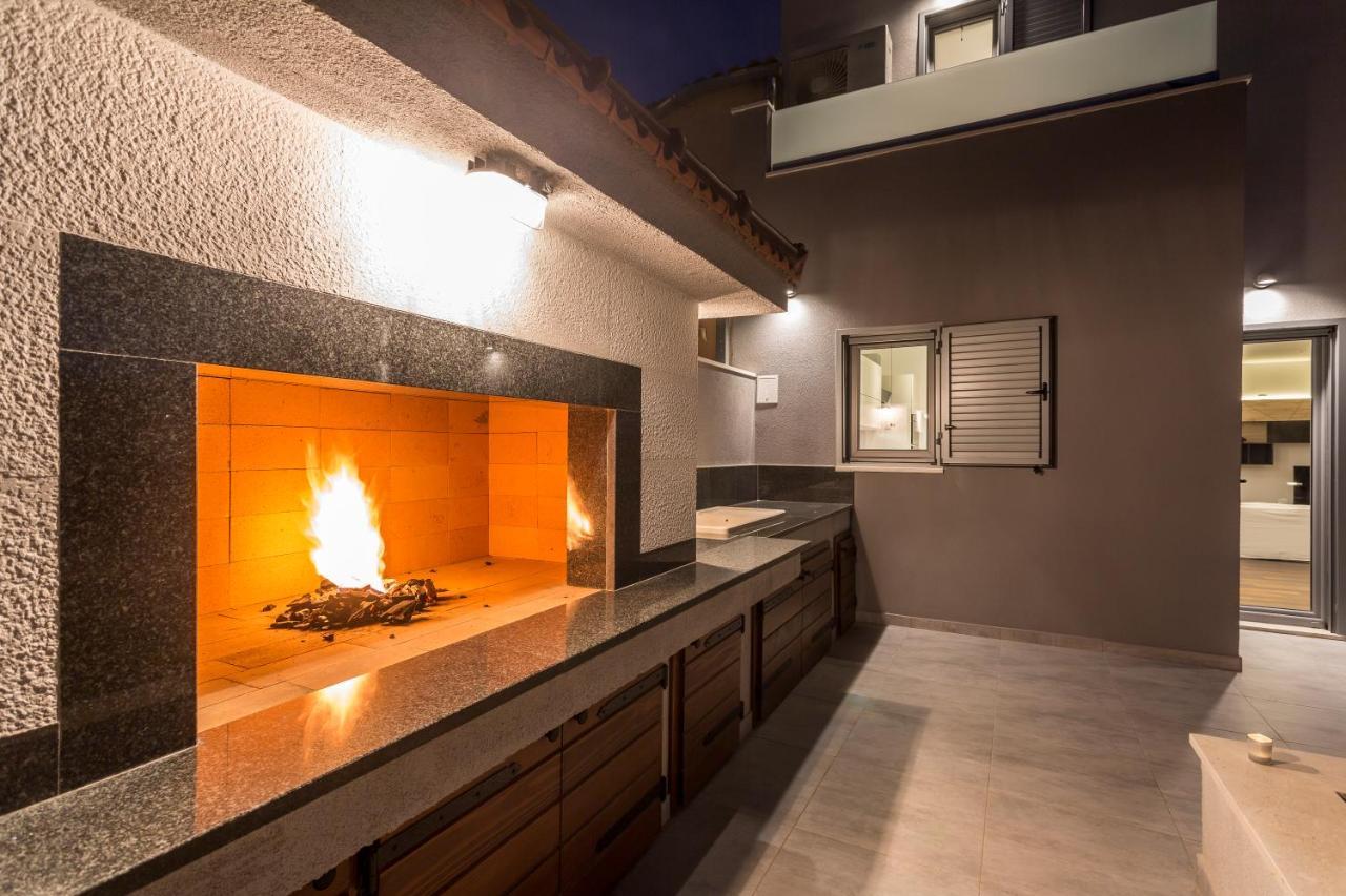 Luxury Sarina With Pool In Center *