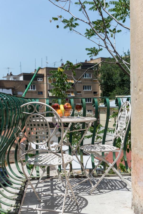Pape Apartment *