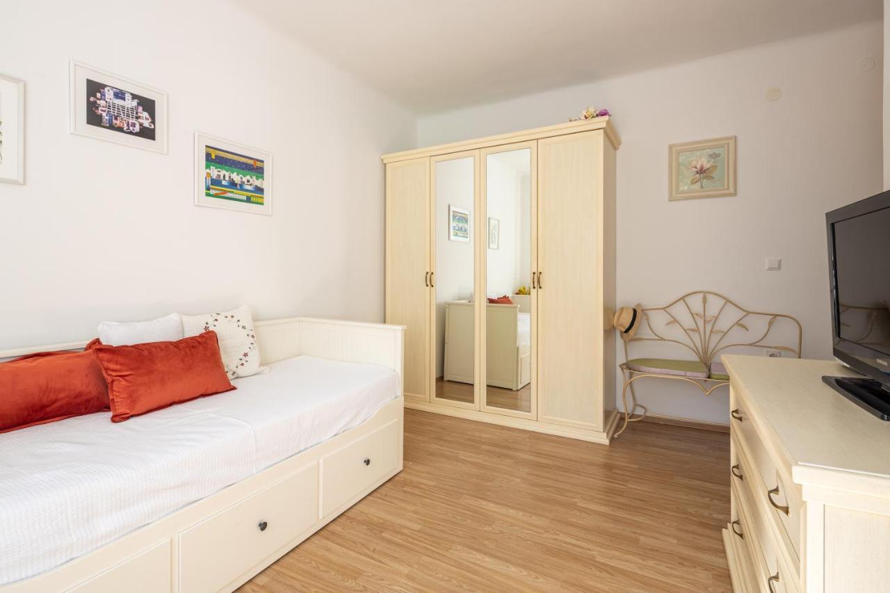 Marianne's Place Split