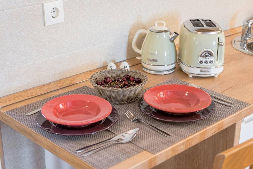 Diva 1,stylish Centrally Located Near *