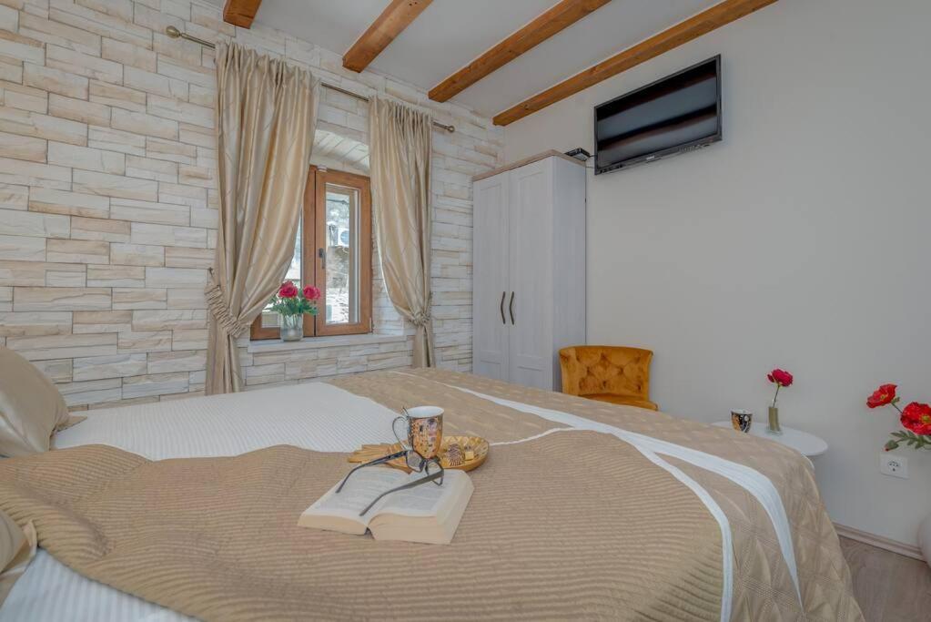 Diva 1,stylish Centrally Located Near