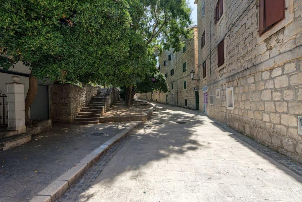 Diva 1,stylish Centrally Located Near *