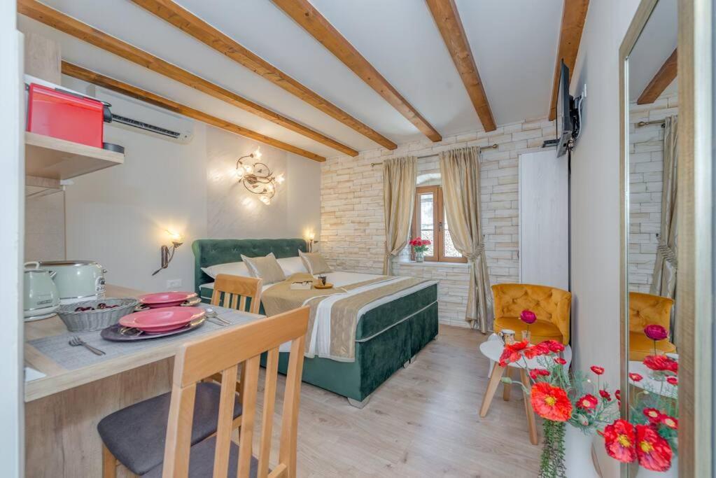 Diva 1,stylish Centrally Located Near