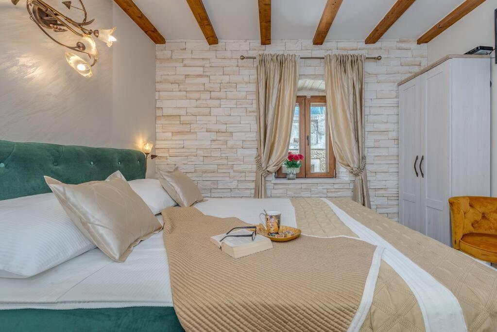 Diva 1,stylish Centrally Located Near