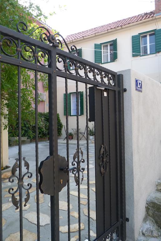 Guest house Leta With Parking 3*