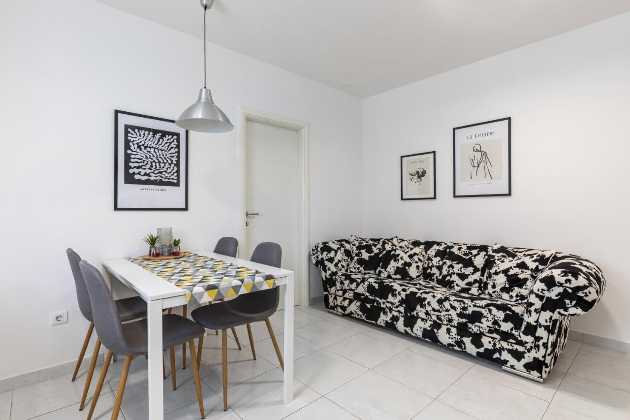 Apartment Cool Split