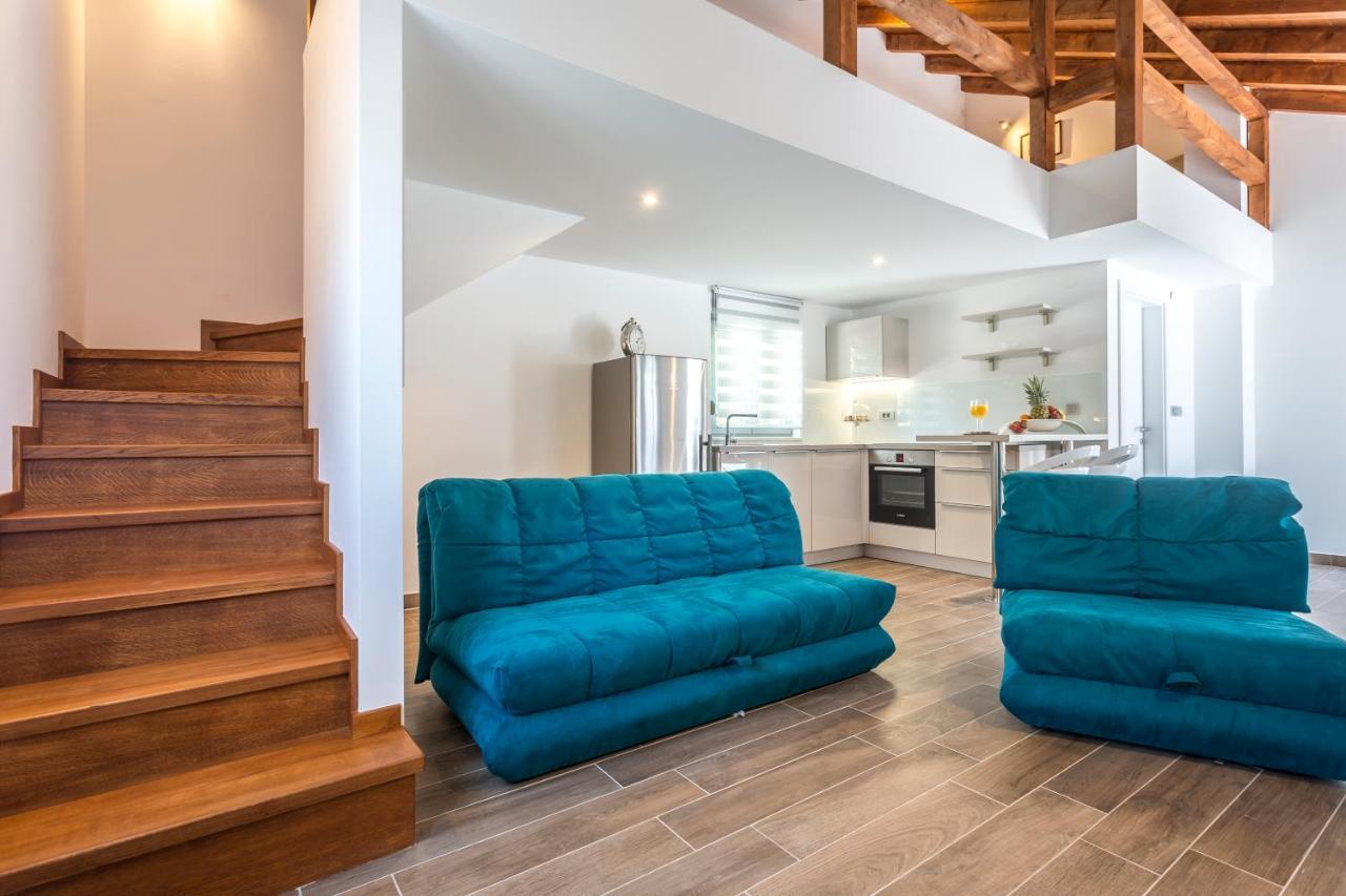 Villa Luxury Sarina With Pool In Center Split