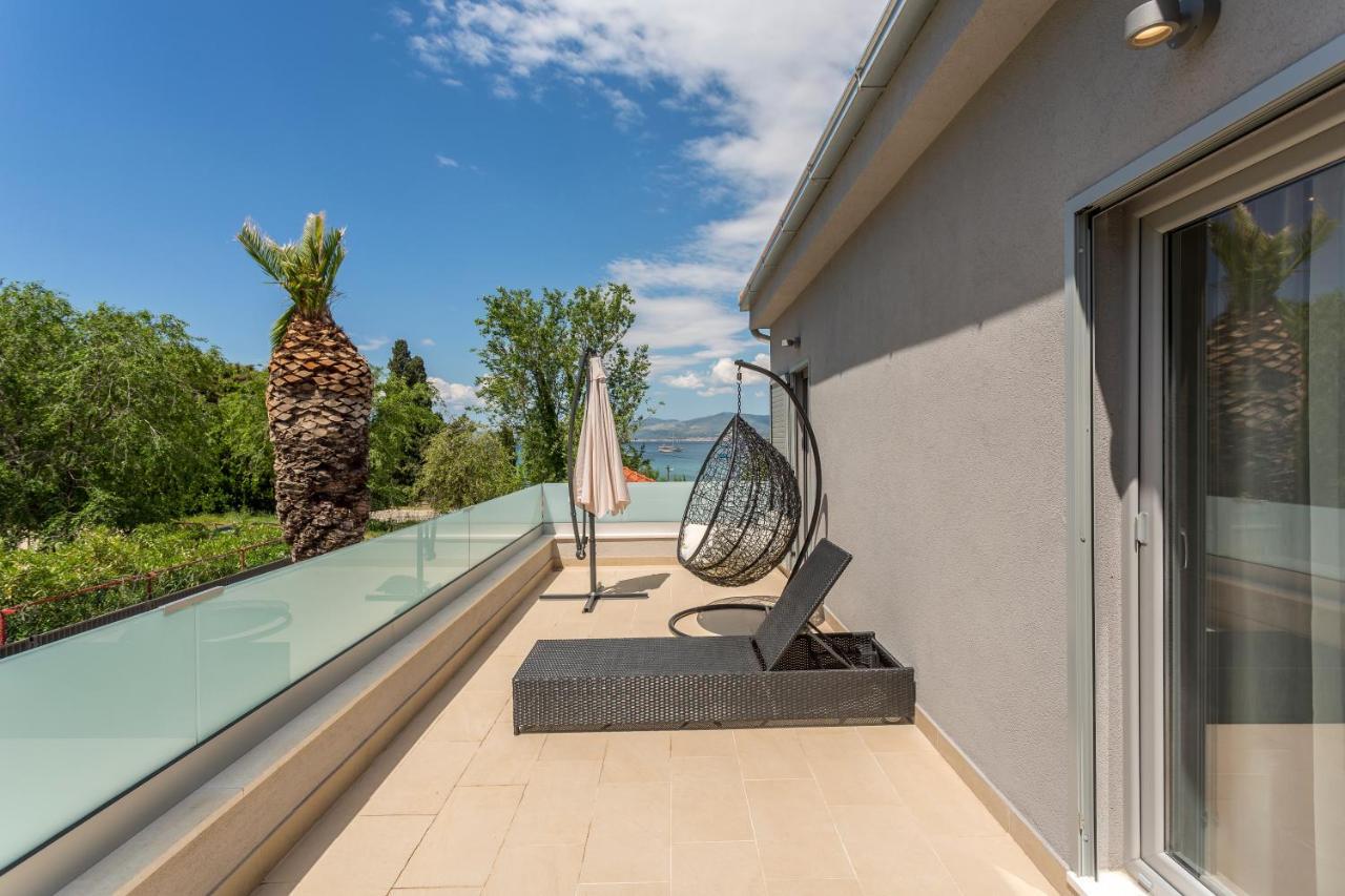 Luxury Sarina With Pool In Center Villa