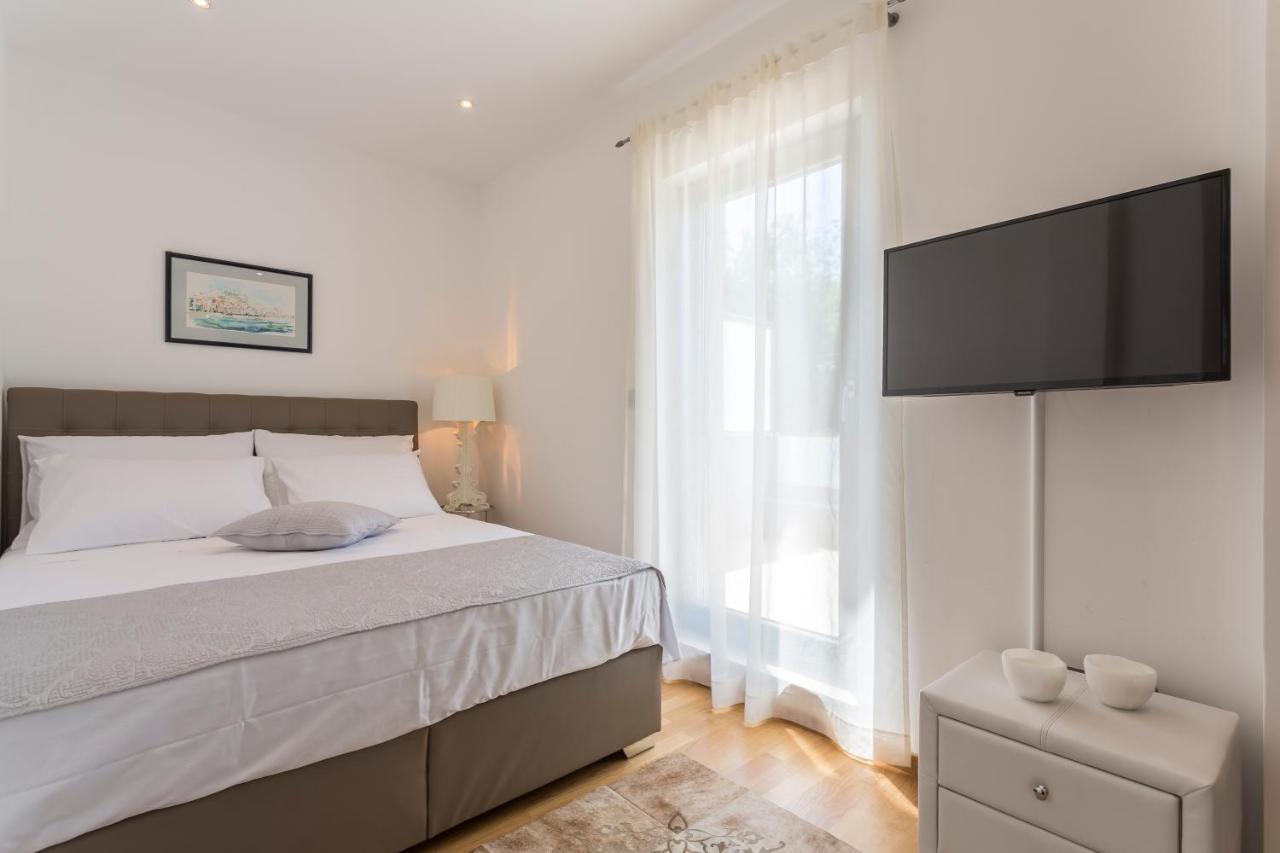 Luxury Sarina With Pool In Center * Split