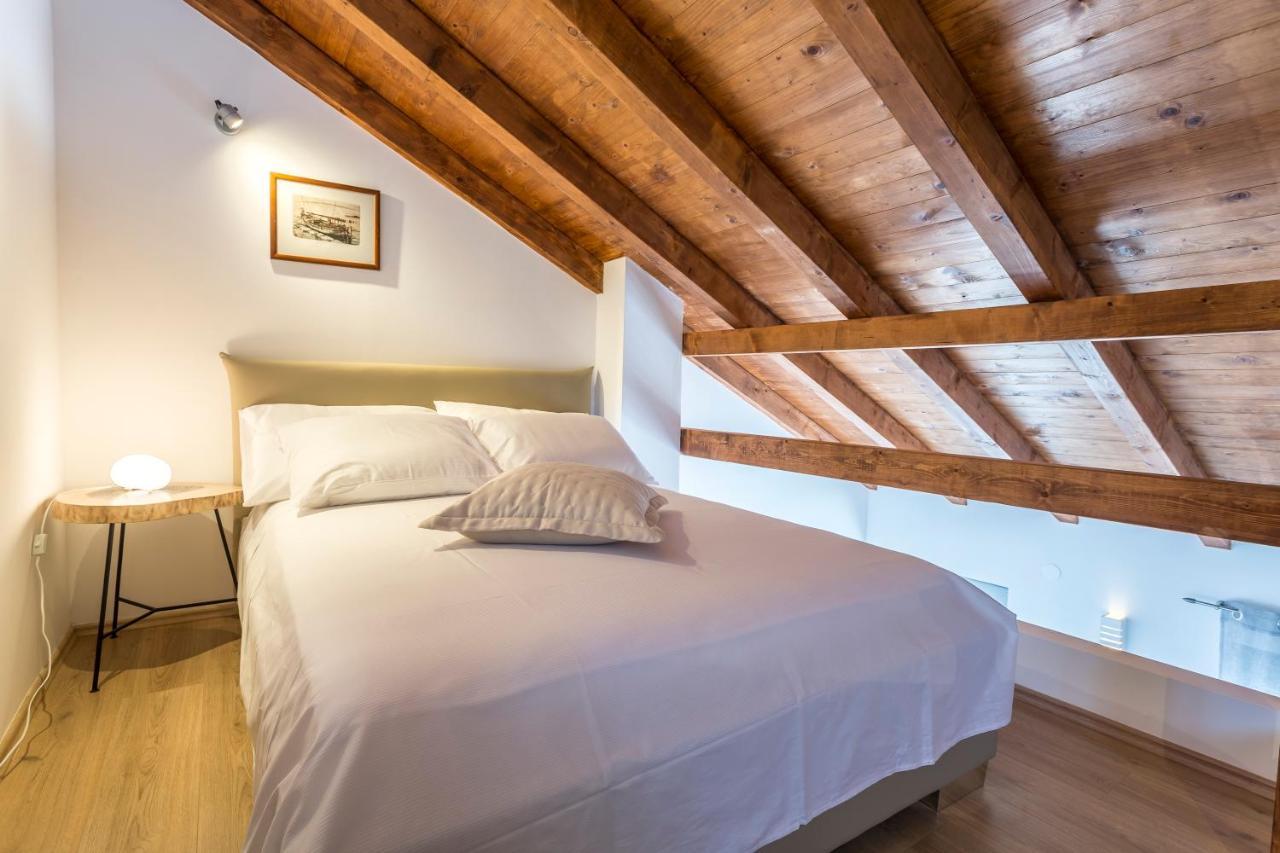 Villa Luxury Sarina With Pool In Center Split