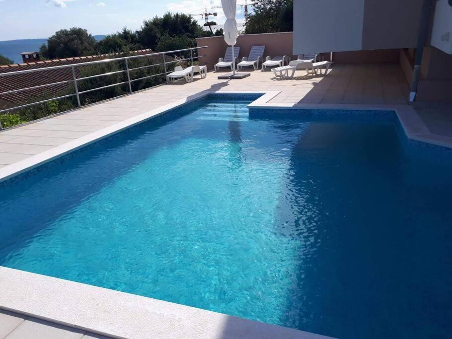 Sea View With Swimming Pool Near