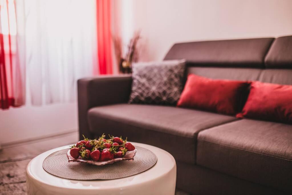 Center Stylish Apt Darling For 4, Old Town *