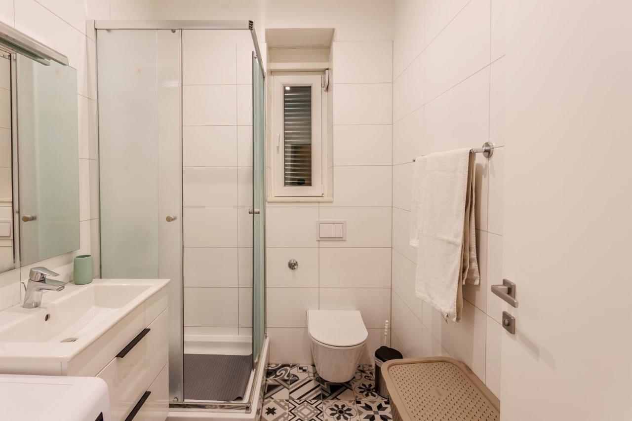 Apartment Blue Pearl-split Town Center