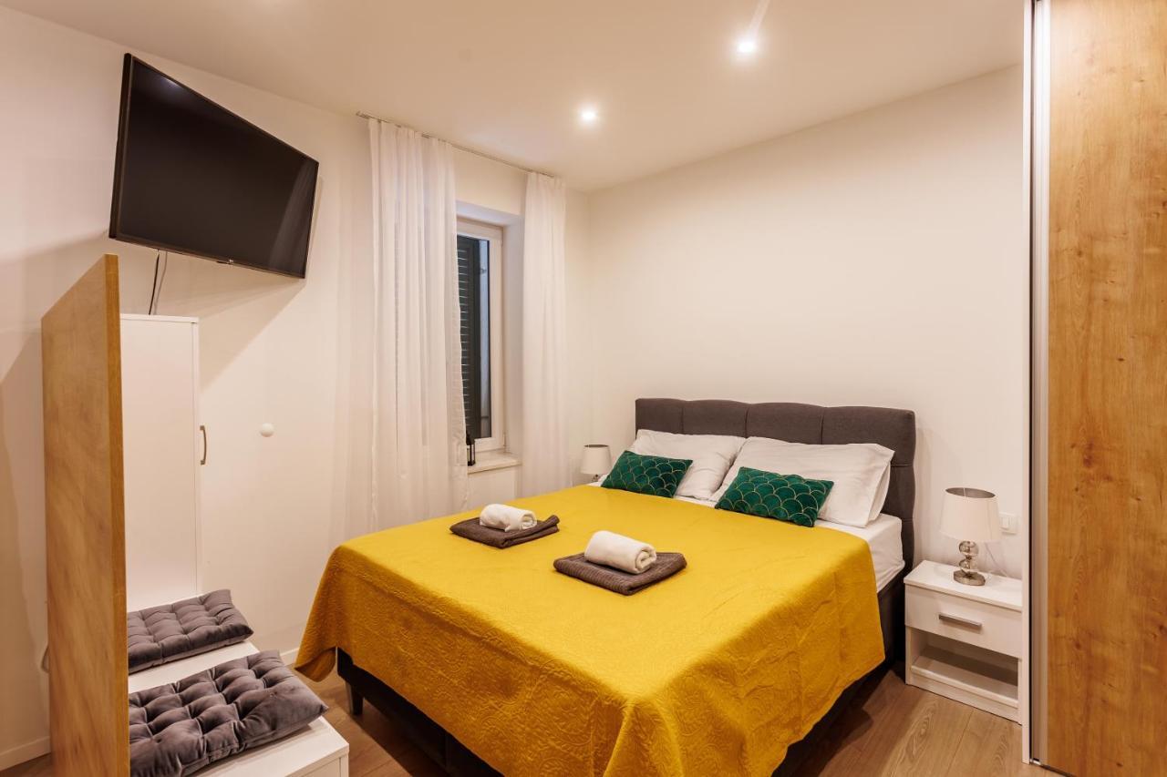 Apartment Blue Pearl-split Town Center