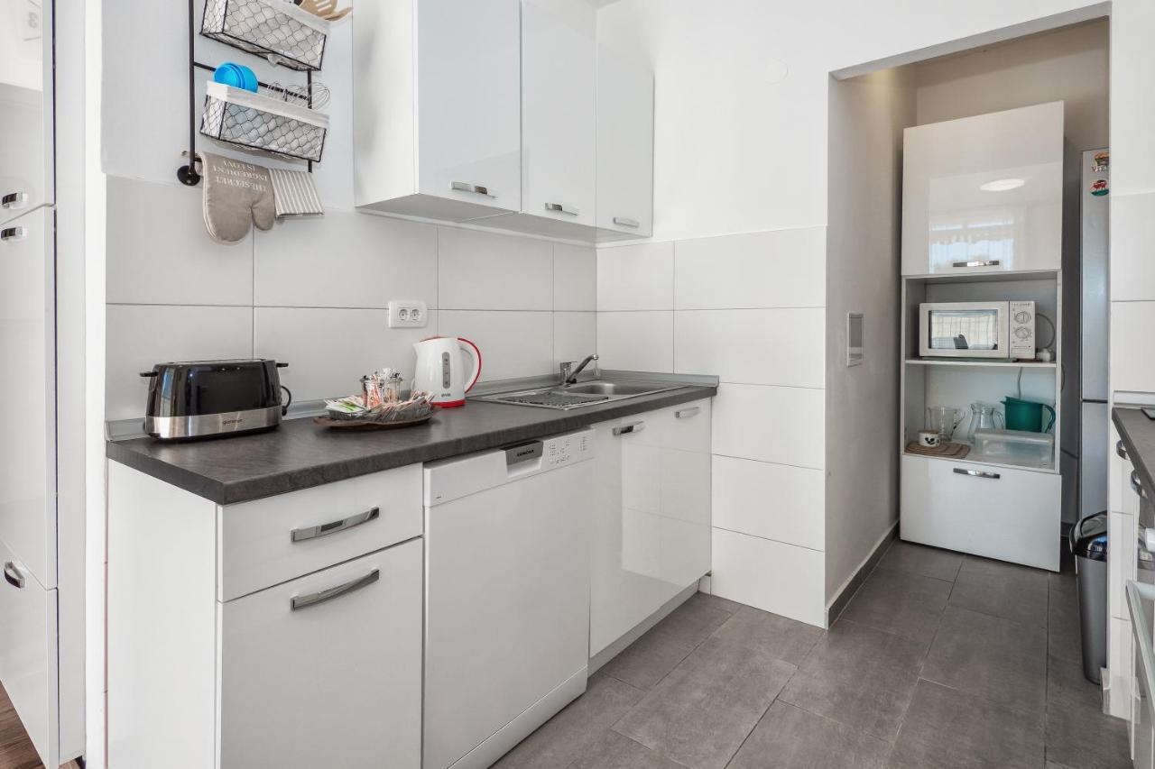 Neda Apartment