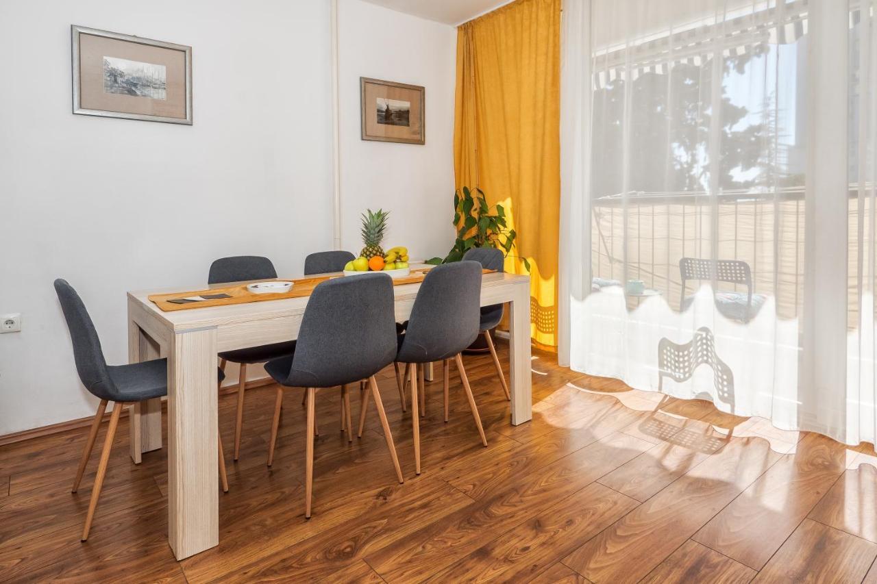 Neda Apartment Split