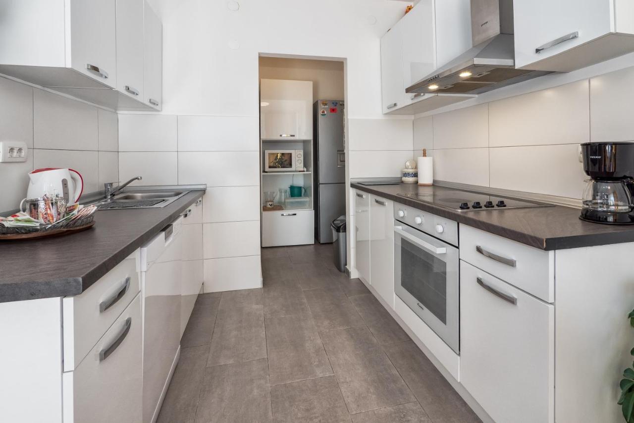 Neda Apartment