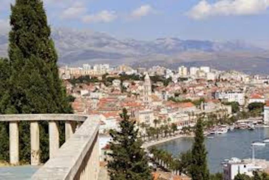 Marjan Hill 3-br Apt,5 Guests Private Garden Near Apartment *