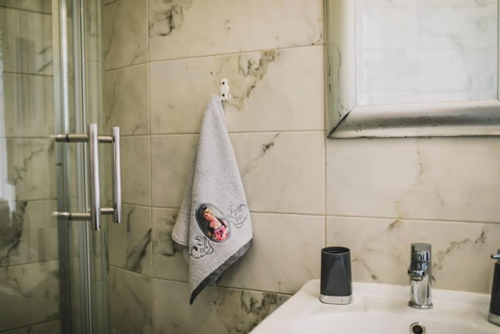 Center Stylish Apt Darling For 4, Old Town Apartment *