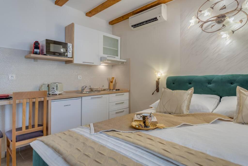 Diva 1,stylish Centrally Located Near *