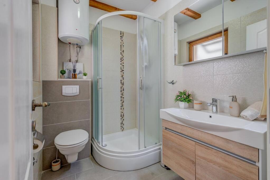 Apartment Diva 1,stylish Centrally Located Near