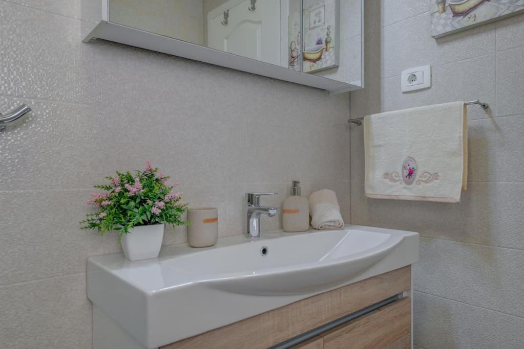 Apartment Diva 1,stylish Centrally Located Near Split