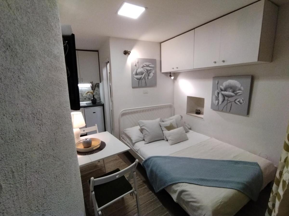 Tiny In Center Stone House Apartment *
