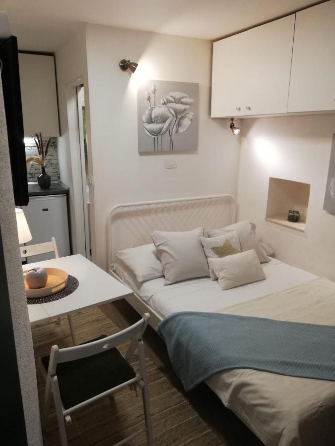 Apartment Tiny In Center Stone House