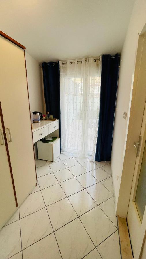Guest house Apartmens And Madunic V *
