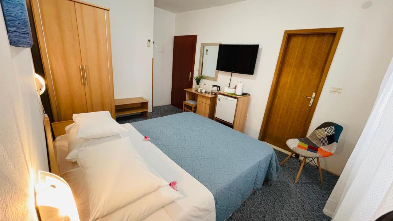 Apartmens And Madunic V Guest house *