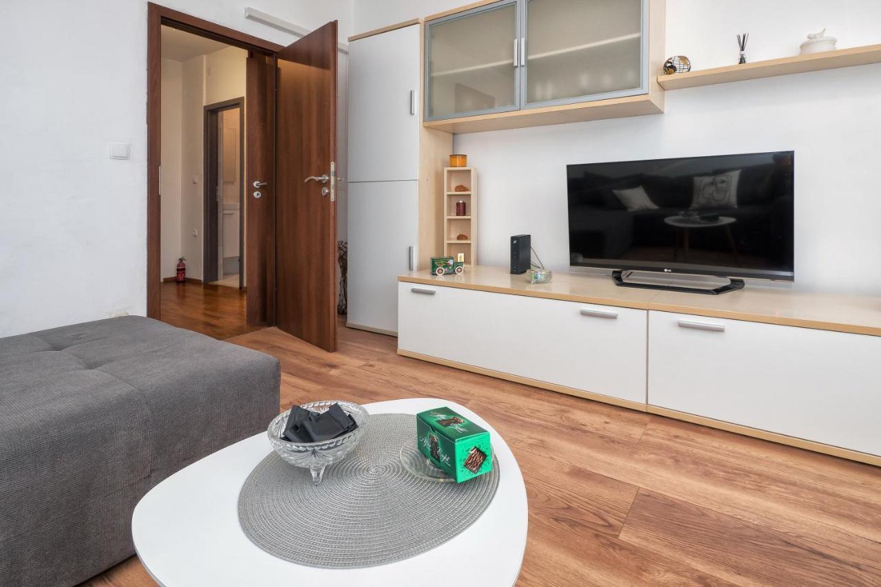 Neda Apartment