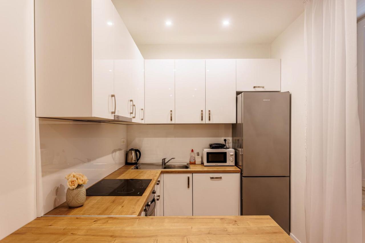 Blue Pearl-split Town Center Apartment