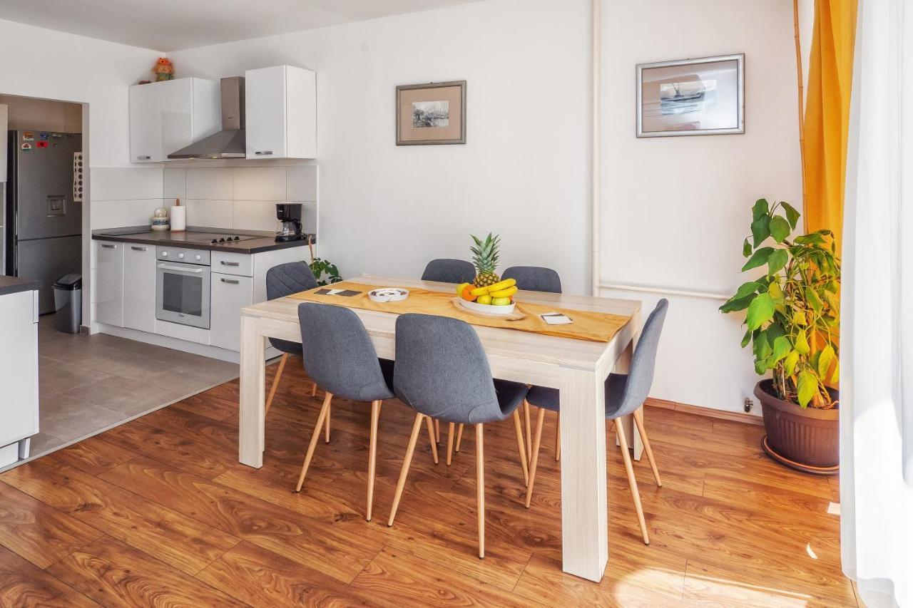 Neda Apartment Split