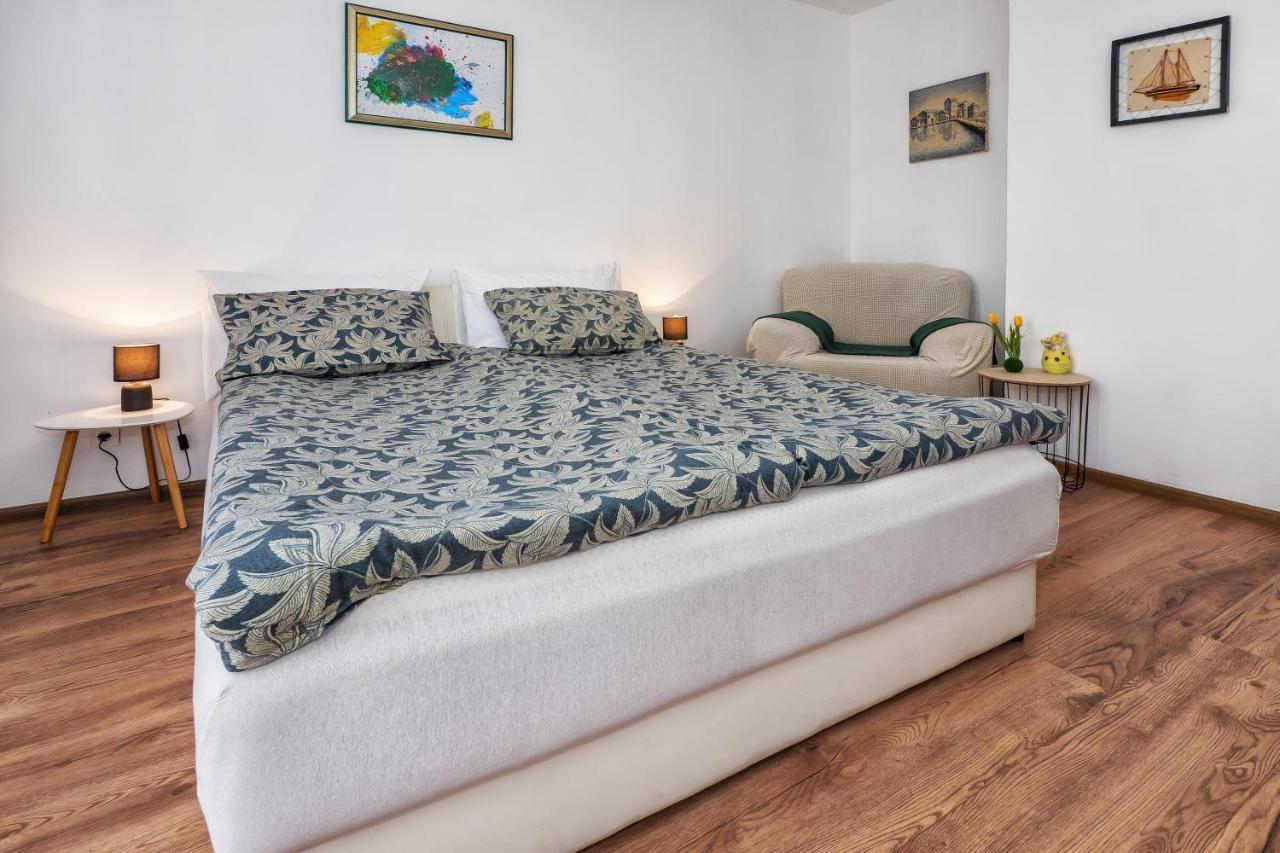 Neda Apartment *