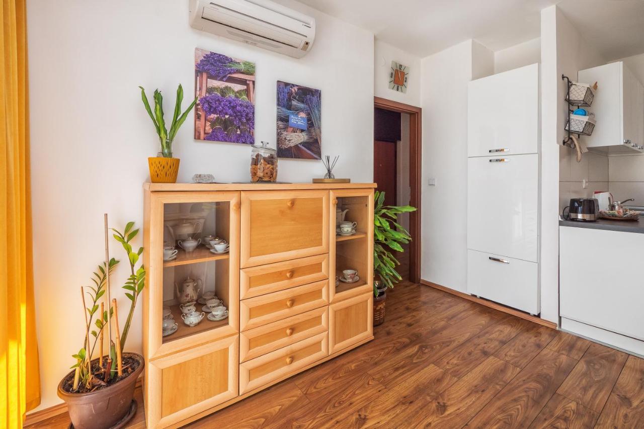 Neda Apartment