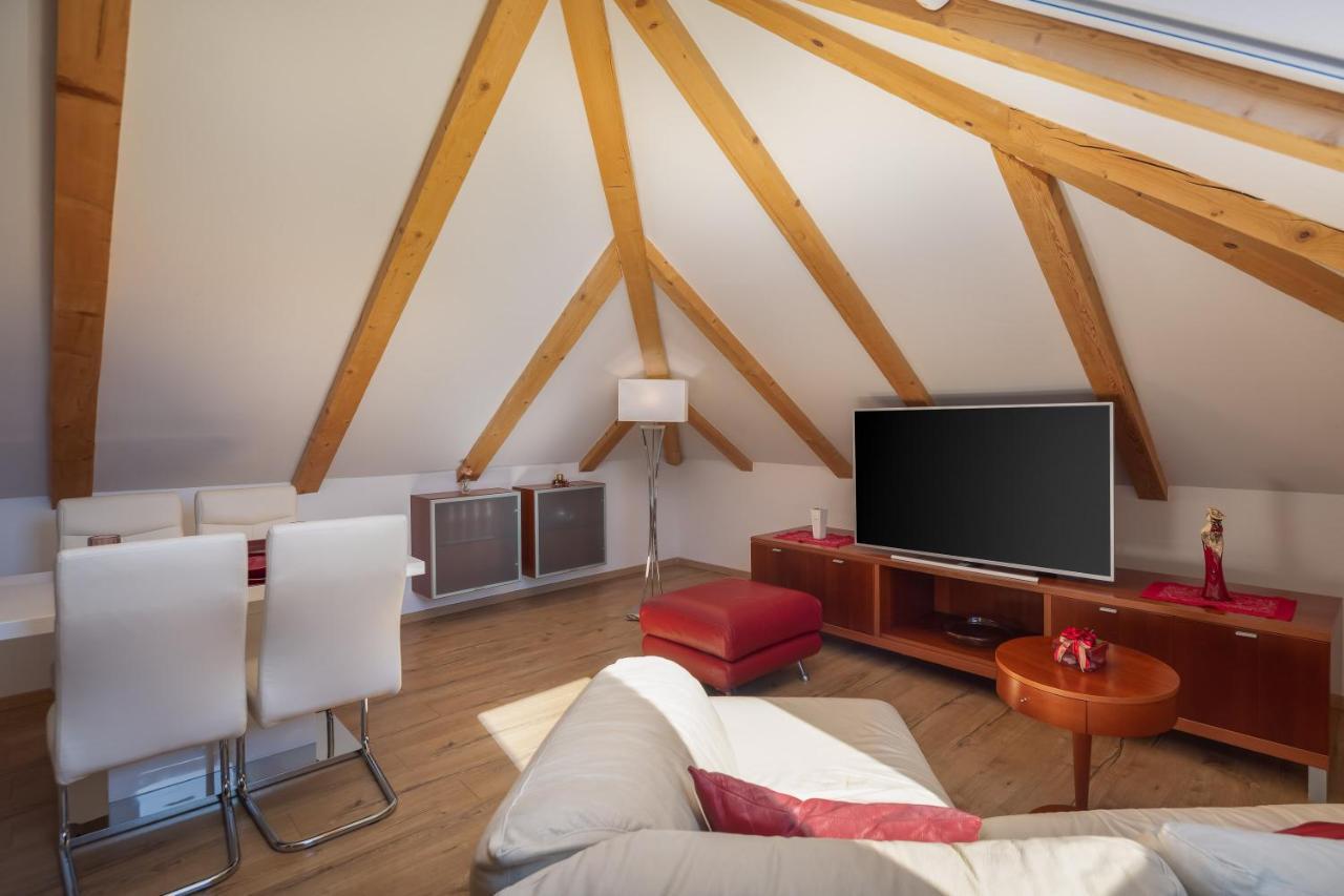 Apartment Romantic Attic Split