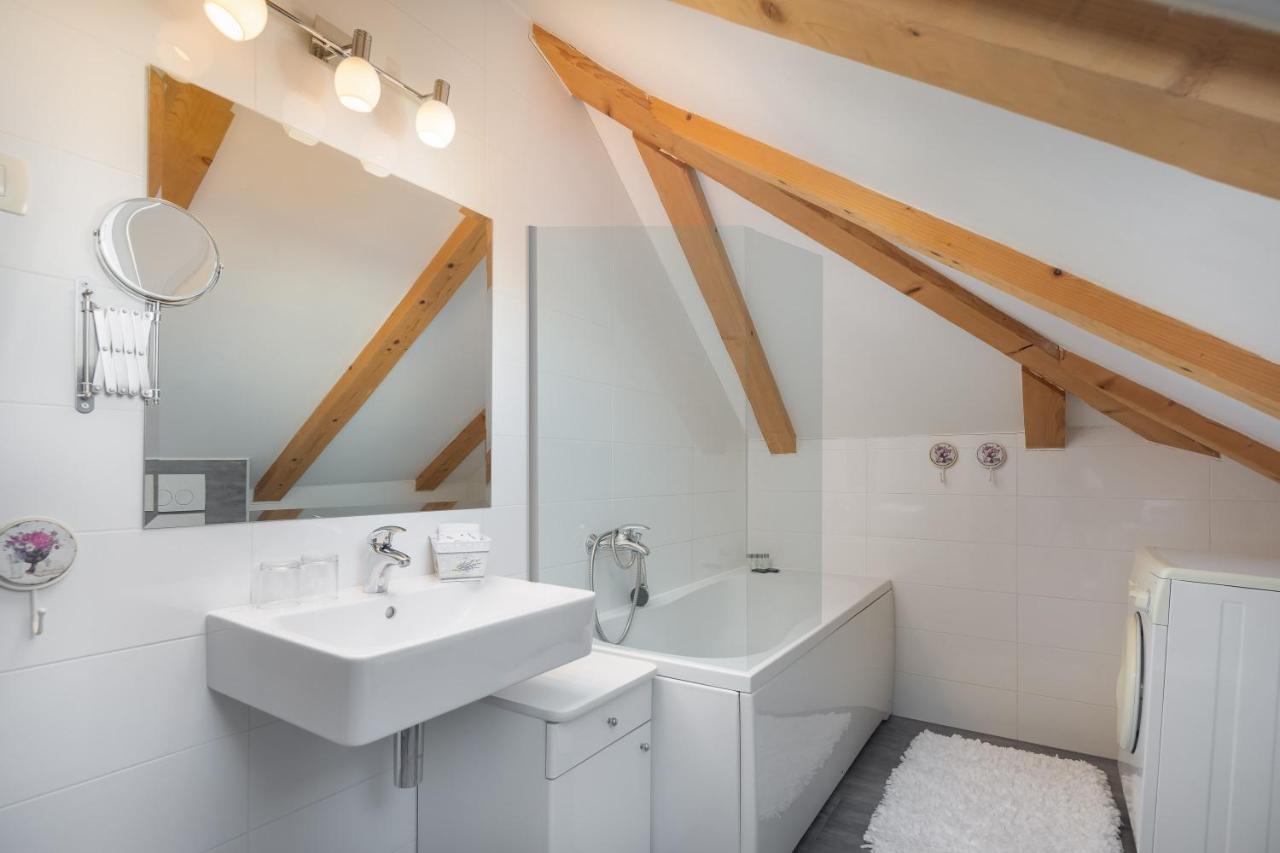 Apartment Romantic Attic *
