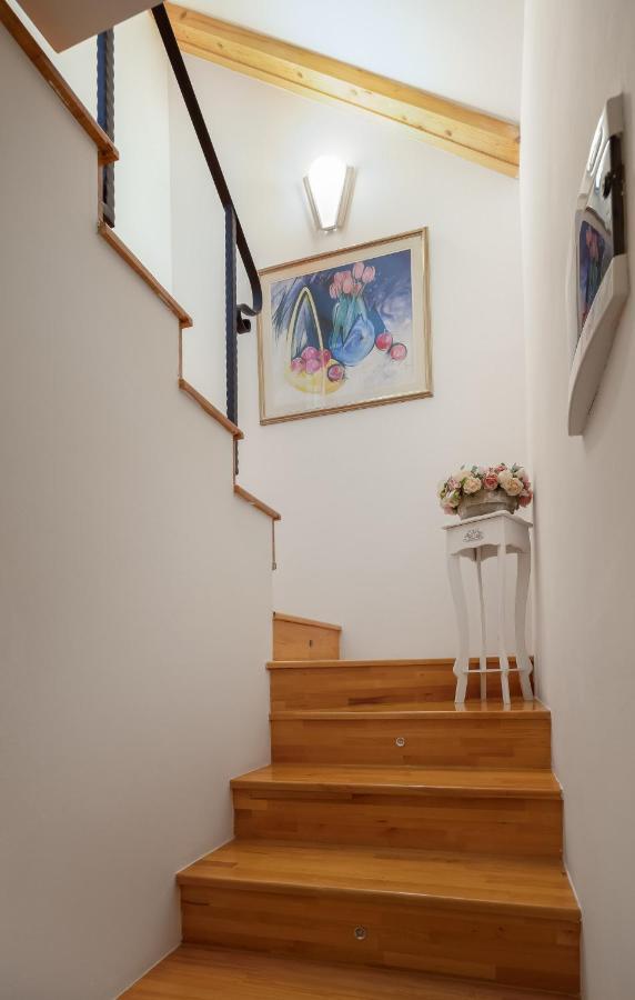 Romantic Attic * Split