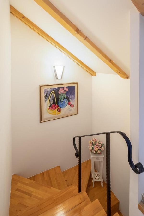 Romantic Attic Apartment *
