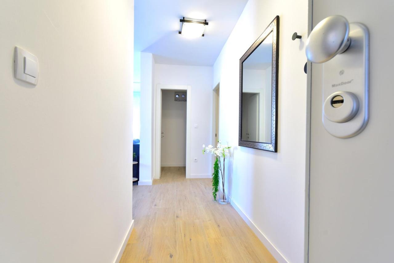 Maia Apartment Split