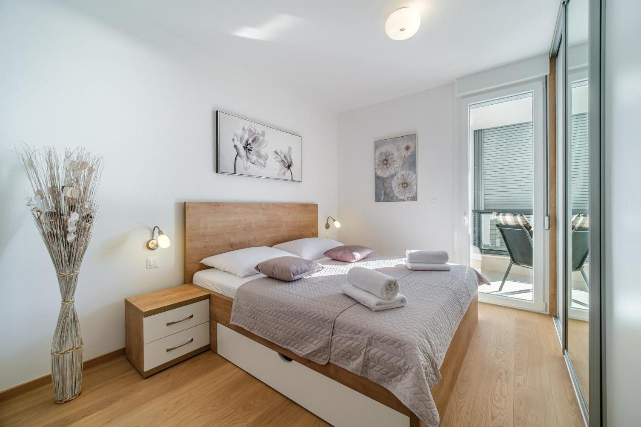 Golden View 7 * Split